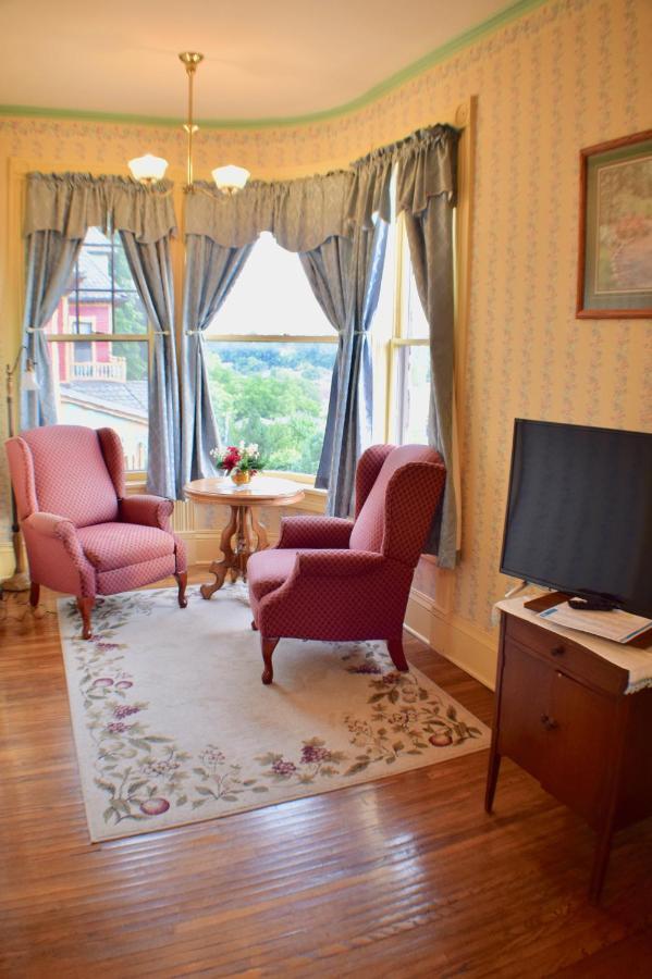 The Hancock House Bed & Breakfast Inn Дабек Экстерьер фото